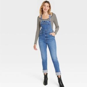 NWT!  Women's Denim Overalls - Universal Thread.  Medium Wash.  Size 6